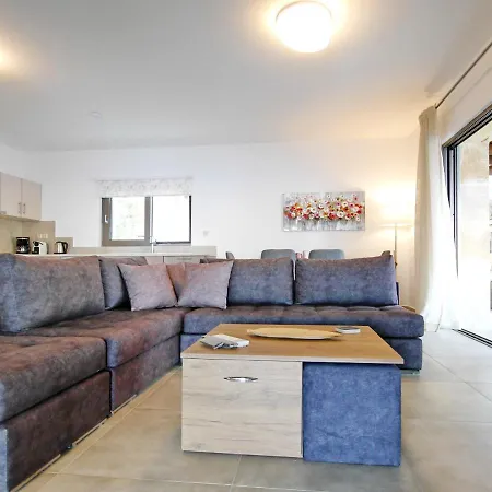 Kalypso Infinity Pool *