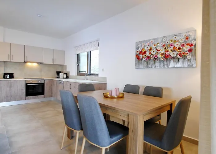 Kalypso Infinity Pool Vila