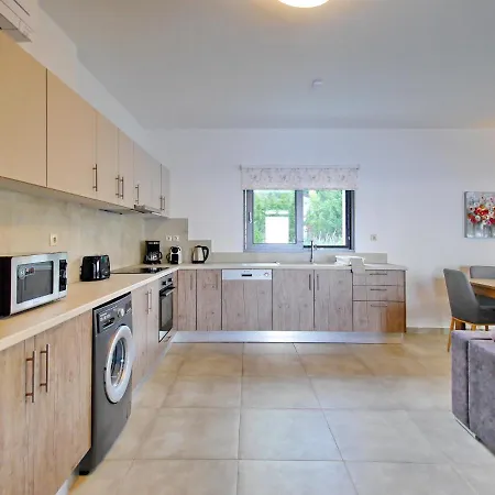 Kalypso Infinity Pool *