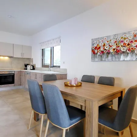 Kalypso Infinity Pool Villa